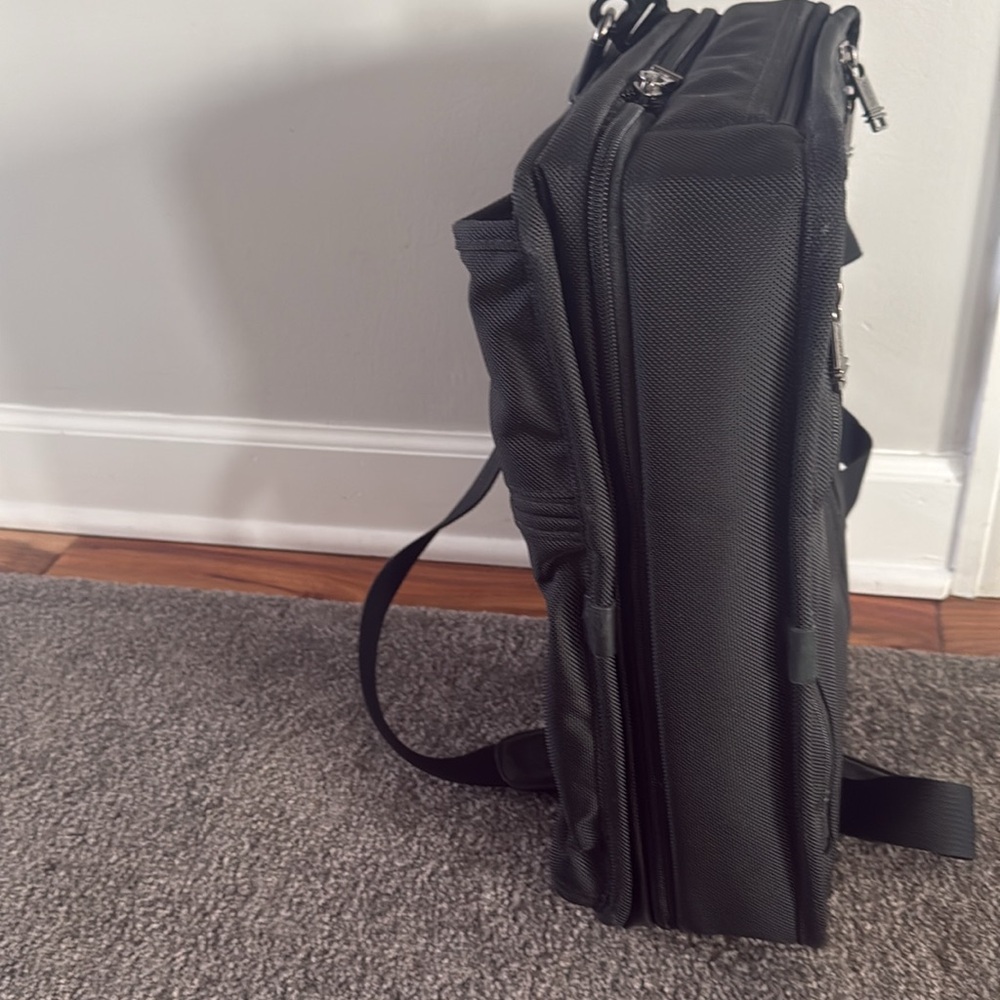 Very Good Condition Tumi Alpha Expandable Organiz… - image 5